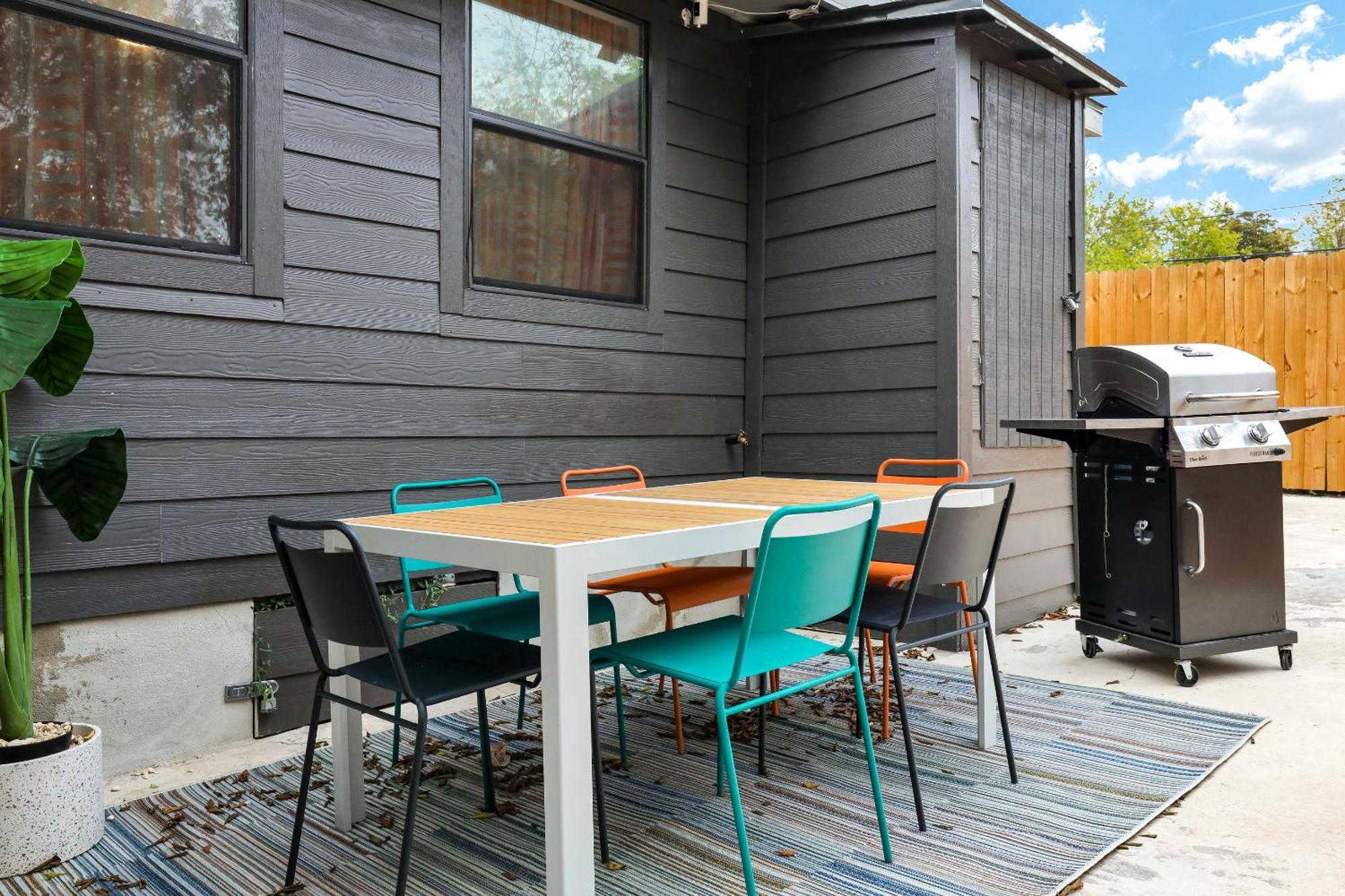 Artsy - A Birdy Vacation Rental San Antonio Exterior photo